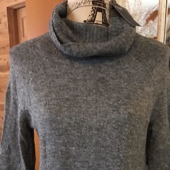 NWT Abercrombie & Fitch Asymmetric Turtle Neck XS - Picture 7 of 8